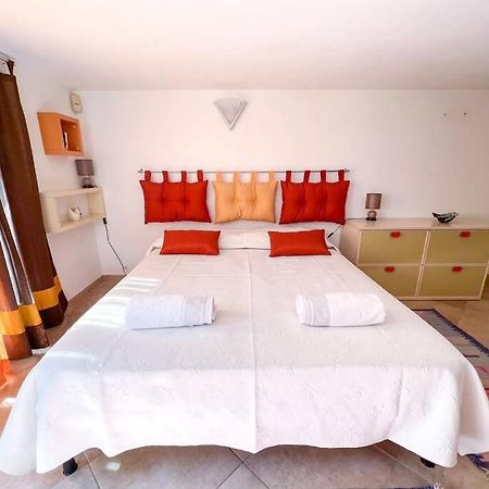 Hibryd: In Centro, A Due Passi Dal Mare Villa Oristano Exterior foto